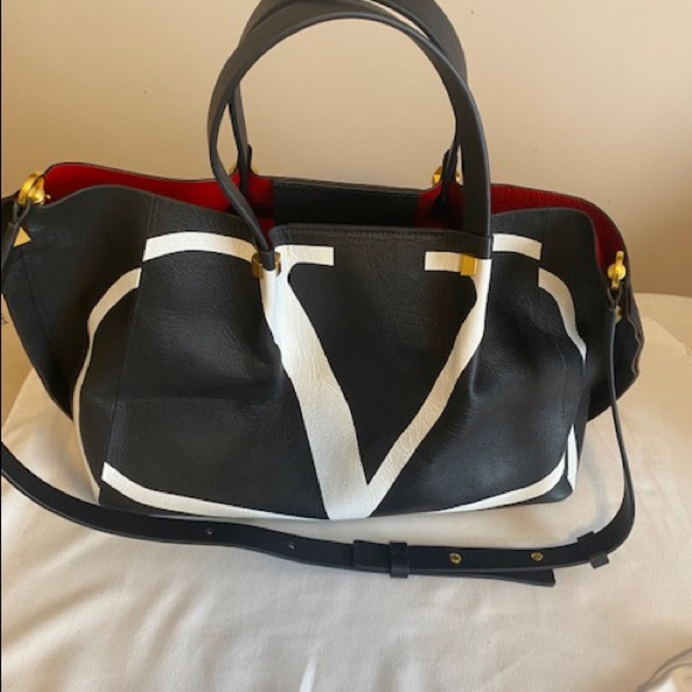 NA  Beautiful Valentino Bag
